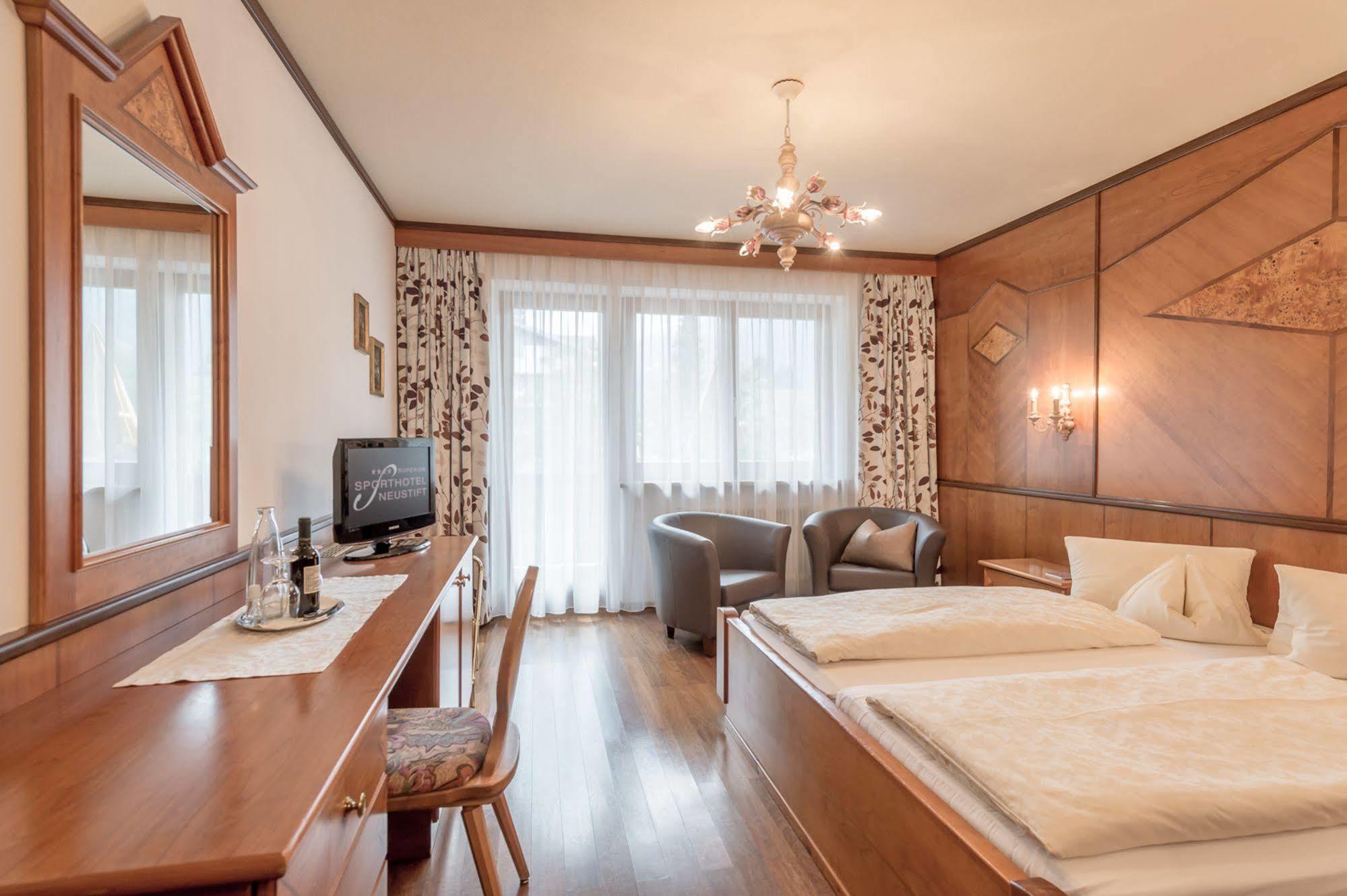 Neustift Hotel